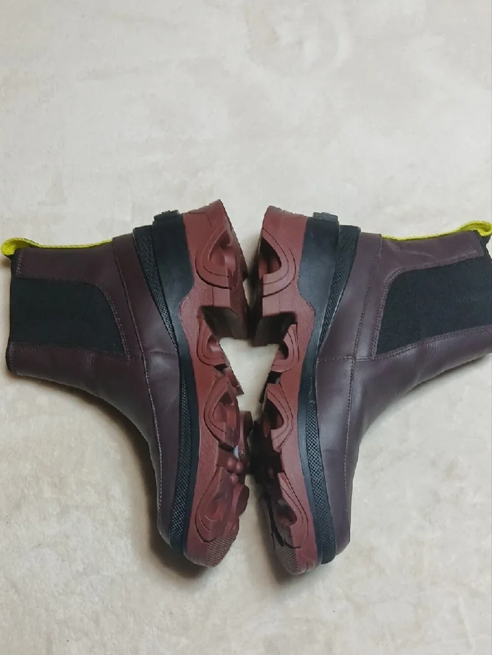 Sorel Brex Chelsea Boot in Plum with Neon Yellow Pull Size 9
